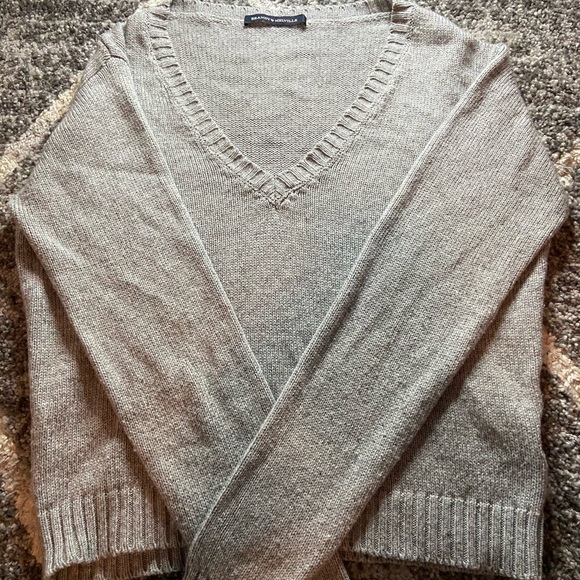 Leigh brandy Melville sweater - Picture 2 of 3